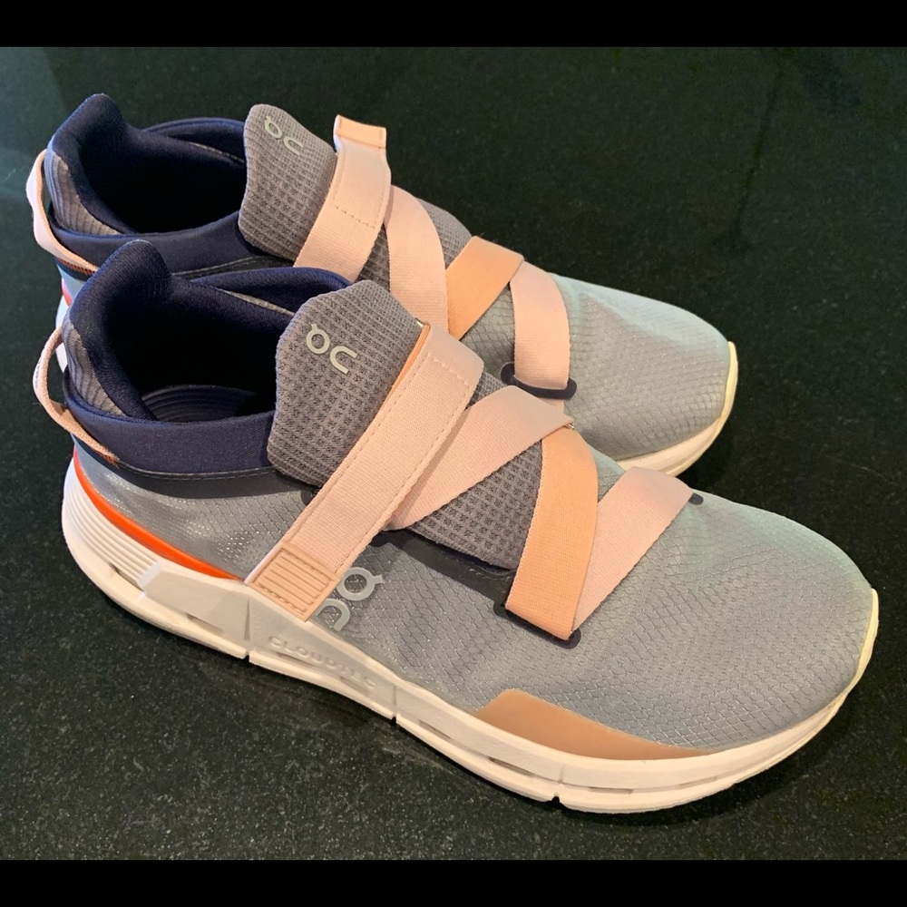 On Cloud, Cloudnova Wrap Sneakers. Size 9